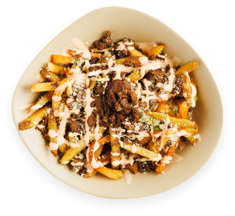 Batatas com carne e molho da casa